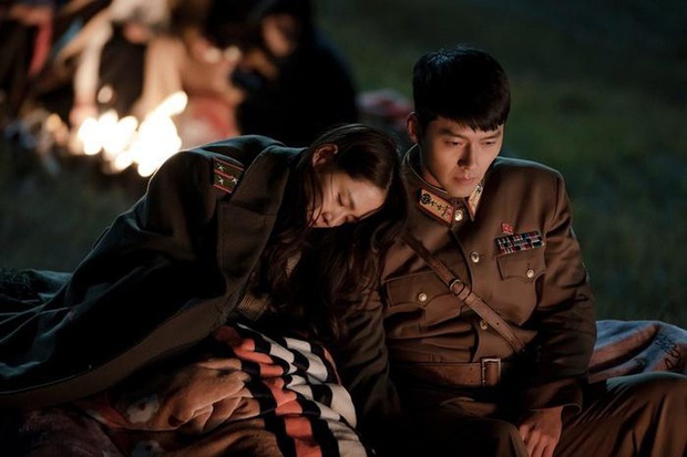 Chị đẹp Son Ye Jin hấp tấp dẫm phải mìn làm Hyun Bin đứng tim ở preview Crash Landing On You - Ảnh 5.