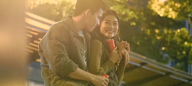 Trong 1 tối Vpop cho ra mắt loạt MV: Dương Hoàng Yến xuyên không, Suboi khoe bụng bầu, Quốc Thiên hát cover còn Đạt G... đi rao bánh mì - Ảnh 6. Trong 1 tối Vpop cho ra mắt loạt MV: Dương Hoàng Yến xuyên không, Suboi khoe bụng bầu, Quốc Thiên hát cover còn Đạt G... đi rao bánh mì - Ảnh 6.
