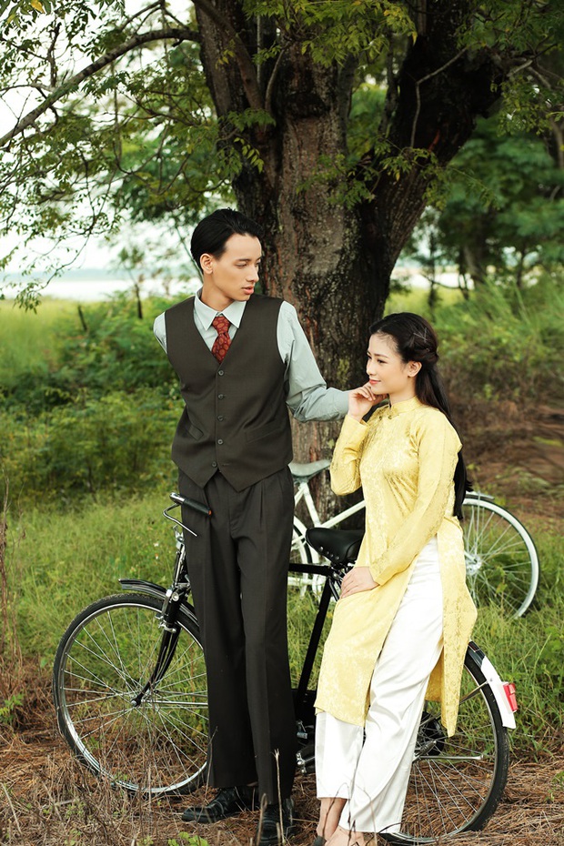 Trong 1 tối Vpop cho ra mắt loạt MV: Dương Hoàng Yến xuyên không, Suboi khoe bụng bầu, Quốc Thiên hát cover còn Đạt G... đi rao bánh mì - Ảnh 9. Trong 1 tối Vpop cho ra mắt loạt MV: Dương Hoàng Yến xuyên không, Suboi khoe bụng bầu, Quốc Thiên hát cover còn Đạt G... đi rao bánh mì - Ảnh 9.