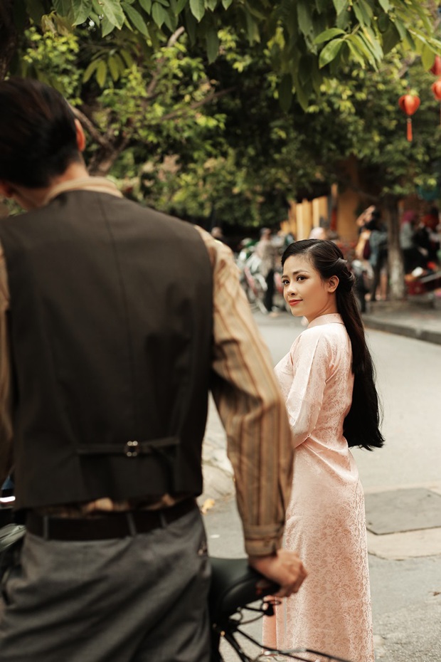 Trong 1 tối Vpop cho ra mắt loạt MV: Dương Hoàng Yến xuyên không, Suboi khoe bụng bầu, Quốc Thiên hát cover còn Đạt G... đi rao bánh mì - Ảnh 13. Trong 1 tối Vpop cho ra mắt loạt MV: Dương Hoàng Yến xuyên không, Suboi khoe bụng bầu, Quốc Thiên hát cover còn Đạt G... đi rao bánh mì - Ảnh 13.