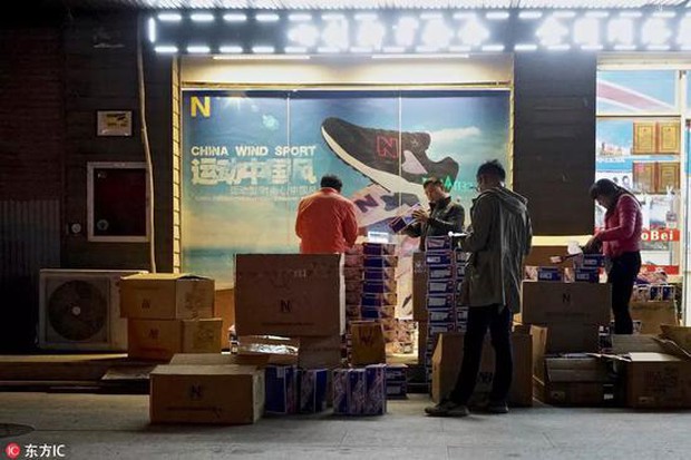 Khám phá loạt thủ phủ hàng hiệu nhái ở Trung Quốc: Muôn hình vạn trạng đủ loại mặt hàng, thật giả lẫn lộn khiến nhiều thương hiệu quốc tế chao đảo - Ảnh 5.
