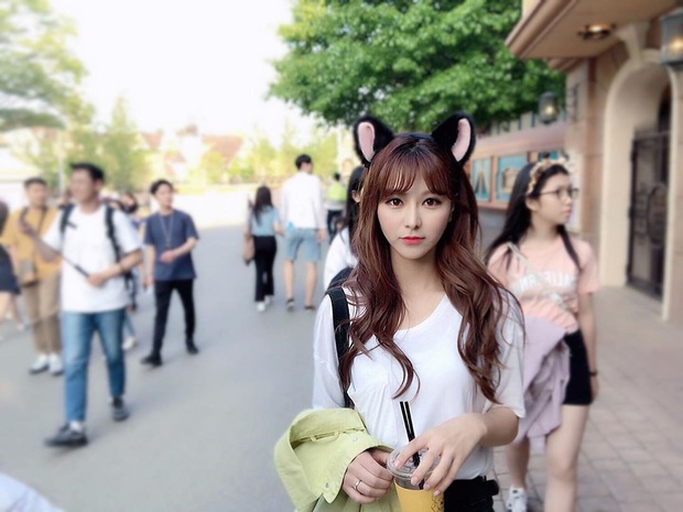 Say đắm với nhan sắc cô nàng thánh nữ MC Kim Su-hyeon của LCK - Ảnh 8. Say đắm với nhan sắc cô nàng thánh nữ MC Kim Su-hyeon của LCK - Ảnh 8.