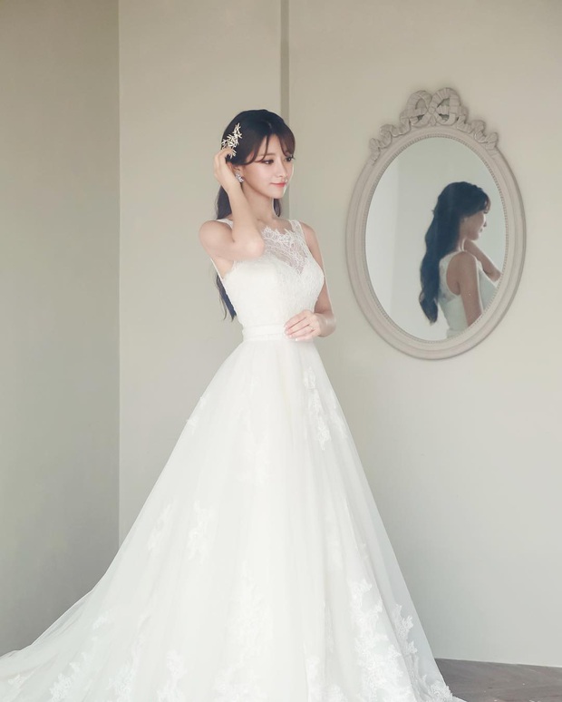 Say đắm với nhan sắc cô nàng thánh nữ MC Kim Su-hyeon của LCK - Ảnh 4. Say đắm với nhan sắc cô nàng thánh nữ MC Kim Su-hyeon của LCK - Ảnh 4.