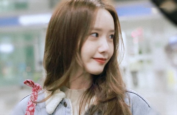 Nữ thần Yoona khoe sắc tại sân bay: Ăn mặc đơn giản mà sao xinh quá đỗi, ảnh fan chụp thôi mà đẹp tựa cảnh phim - Ảnh 7.