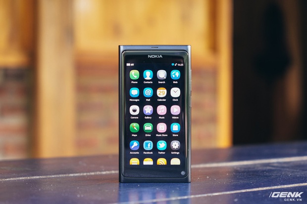 Nhìn lại Nokia N9: Kẻ tiên phong ngã ngựa - Ảnh 1.