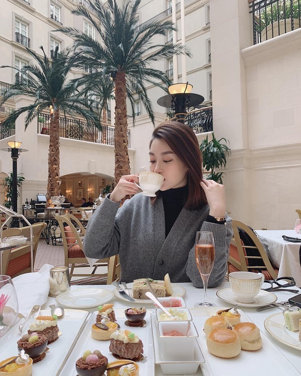 Không cần cầu kỳ cho mệt thân, HH Đỗ Mỹ Linh toàn diện đồ tối giản nhưng vẫn sang xịn khỏi bàn cãi - Ảnh 5. Không cần cầu kỳ cho mệt thân, HH Đỗ Mỹ Linh toàn diện đồ tối giản nhưng vẫn sang xịn khỏi bàn cãi - Ảnh 5.