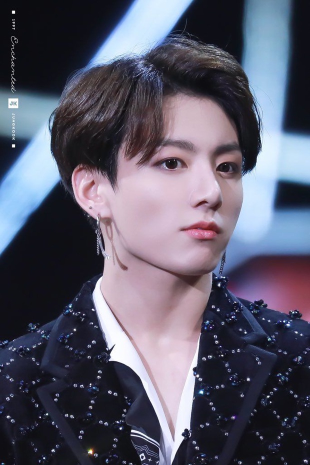 Em út vàng Jungkook (BTS) bất ngờ xuất hiện trên gameshow Việt, đến Chí Thiện còn mê vì quá đẹp trai - Ảnh 3.