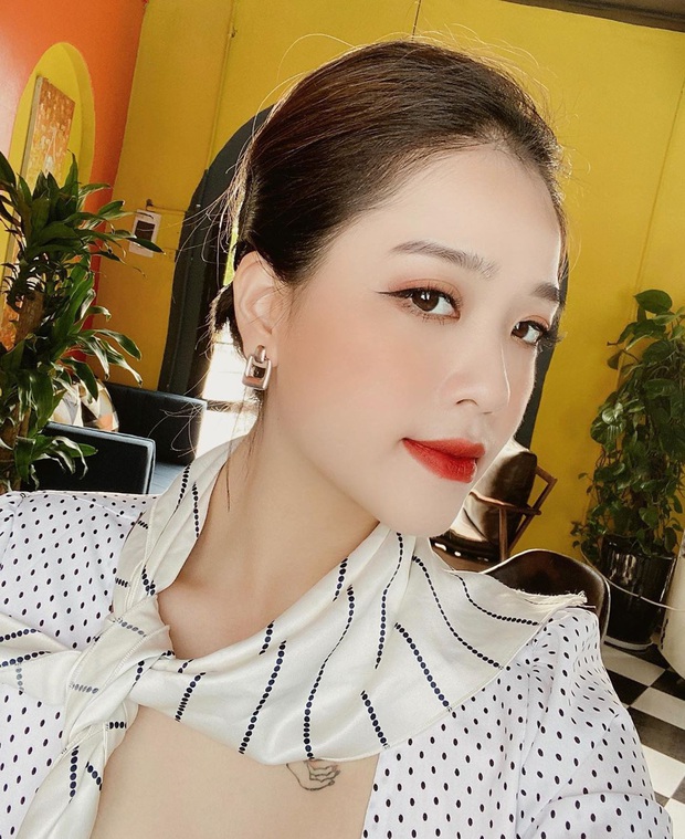  Bạn gái tin đồn của Quang Hải: Tóc ngắn cá tính, gu thời trang có phần chững chạc hơn so với tuổi nhưng cực sexy  - Ảnh 1.
