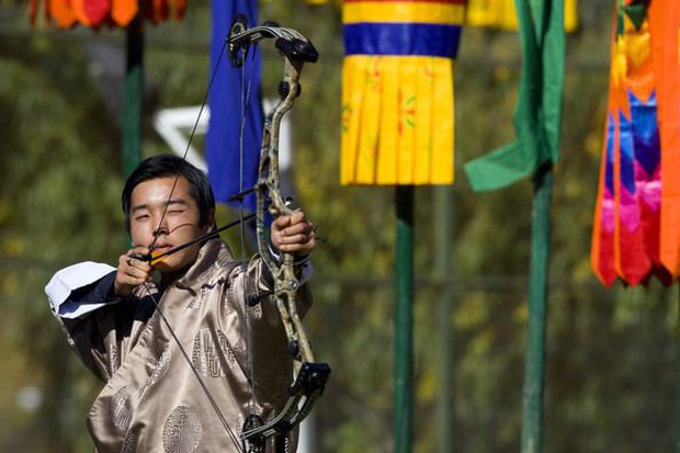  Hóa ra Bhutan lại có Hoàng tử cực phẩm như thế này, văn võ song toàn cùng ngoại hình nổi bật - Ảnh 4.