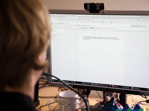 Không thể gõ phím vì bệnh hiểm nghèo, anh kĩ sư Google tự chế được cách siêu ảo, ra lệnh cho máy tính tự viết thay mình - Ảnh 6.