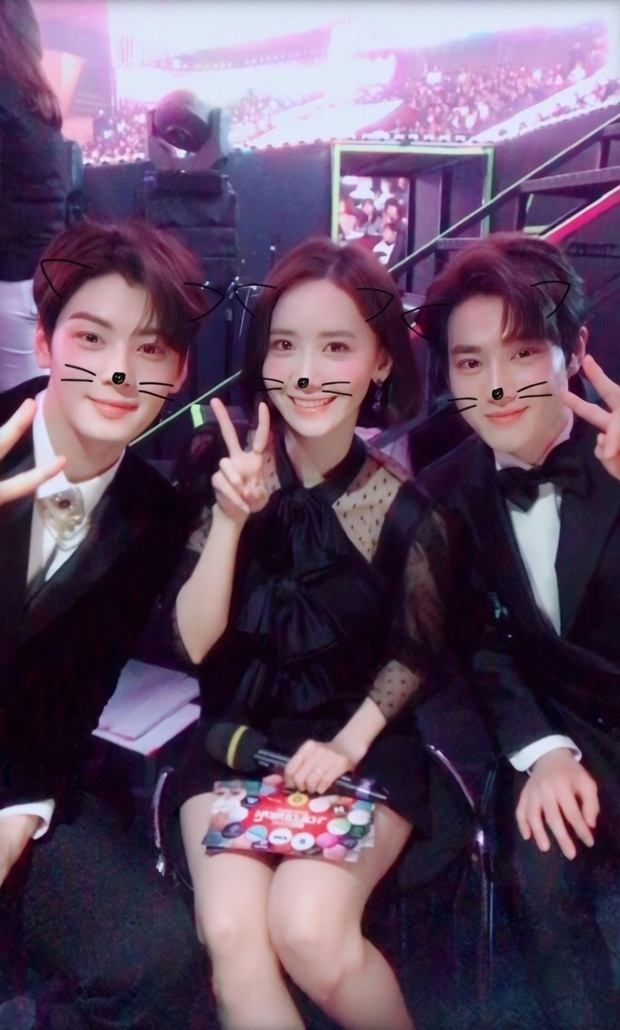 Loạt ảnh chụp vội Yoona và Cha Eun Woo đang gây bão MXH Việt: Hình mờ nhưng visual cực phẩm không hề lu mờ - Ảnh 6.