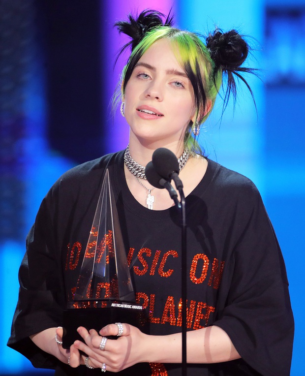 Billie Eilish: 5 chiếc kèn vàng Grammy ở tuổi 18, Nữ hoàng nhạc trầm cảm và từng bước trở thành gương mặt đại diện cho thế hệ trẻ thời đại mới? - Ảnh 16.