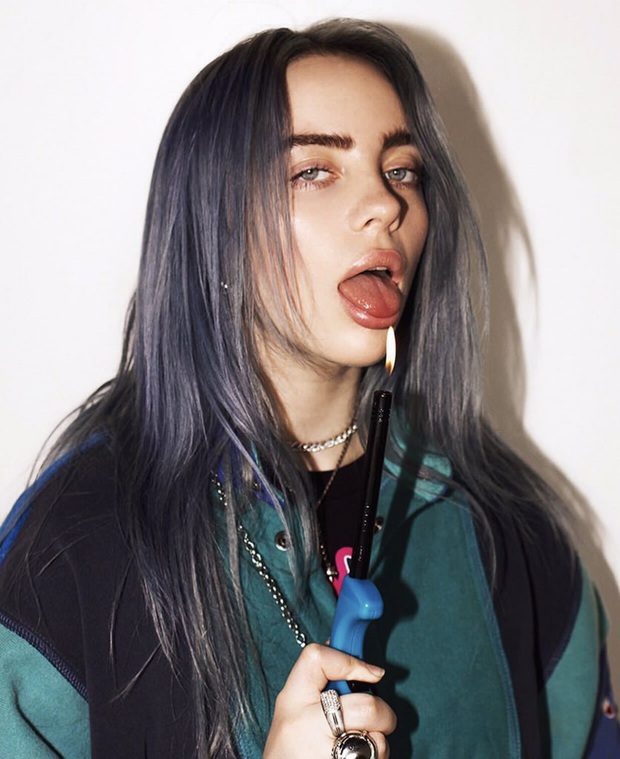 Billie Eilish: 5 chiếc kèn vàng Grammy ở tuổi 18, Nữ hoàng nhạc trầm cảm và từng bước trở thành gương mặt đại diện cho thế hệ trẻ thời đại mới? - Ảnh 4.