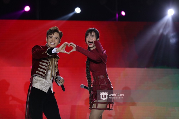 Show Truyền Thái Y: Cặp bạn thân 10 năm Noo Phước Thịnh - Ngô Kiến Huy song ca khép lại đêm nhạc đầy cảm xúc - Ảnh 4.