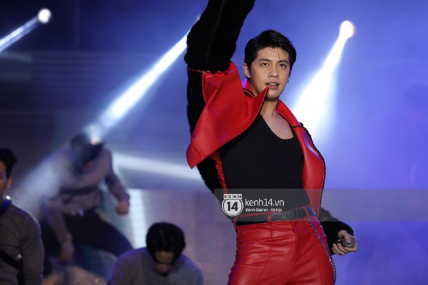 Show Truyền Thái Y: Cặp bạn thân 10 năm Noo Phước Thịnh - Ngô Kiến Huy song ca khép lại đêm nhạc đầy cảm xúc - Ảnh 21.