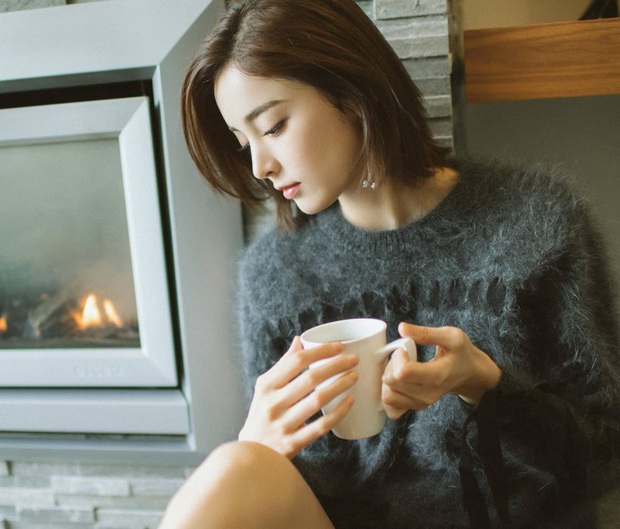 Để mặc ấm mà vẫn thật “chanh sả” đông này, bạn hãy bắt chước loạt sao nữ sắm ngay một chiếc áo len xù - Ảnh 6.