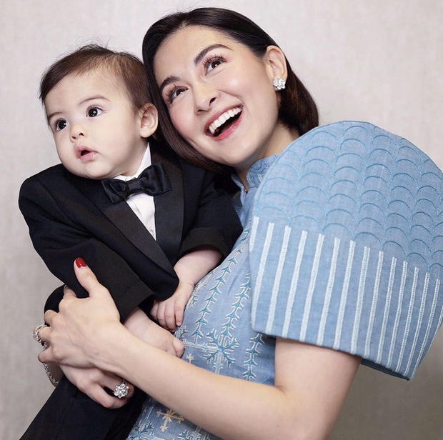 “Tan chảy” với loạt ảnh mỹ nhân đẹp nhất Philippines chụp cùng 2 cục cưng: Con gái như bản sao của mẹ, quý tử đẹp như tranh vẽ - Ảnh 4. “Tan chảy” với loạt ảnh mỹ nhân đẹp nhất Philippines chụp cùng 2 cục cưng: Con gái như bản sao của mẹ, quý tử đẹp như tranh vẽ - Ảnh 4.