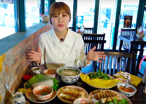 Dân tình đứng hình 5s trước cách ăn phở của người Hàn: cho nguyên… miếng chanh chưa vắt vào bát, vẫn ăn ngon lành! - Ảnh 2.