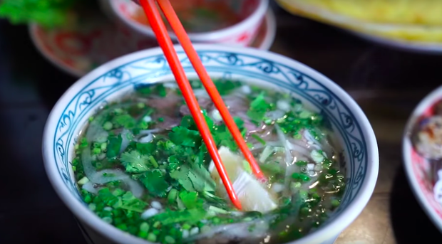 Dân tình đứng hình 5s trước cách ăn phở của người Hàn: cho nguyên… miếng chanh chưa vắt vào bát, vẫn ăn ngon lành! - Ảnh 5.