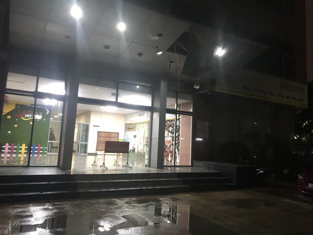 Người dân kể lại giây phút kinh hoàng khi phát hiện người phụ nữ trầm cảm rơi từ tầng cao toà chung cư xuống đất tử vong - Ảnh 3. Người dân kể lại giây phút kinh hoàng khi phát hiện người phụ nữ trầm cảm rơi từ tầng cao toà chung cư xuống đất tử vong - Ảnh 3.