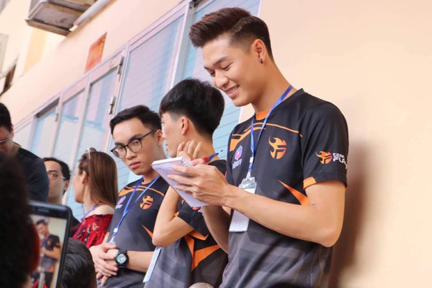HOT: Chàng soái ca đội trưởng của Team Flash tiết lộ sắp lên xe hoa, chọn Hàn Quốc làm nơi hưởng tuần trăng mật? - Ảnh 5. HOT: Chàng soái ca đội trưởng của Team Flash tiết lộ sắp lên xe hoa, chọn Hàn Quốc làm nơi hưởng tuần trăng mật? - Ảnh 5.