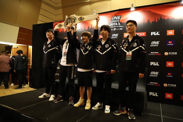 Hủy diệt EG trong trận chung kết, Vici Gaming trở thành chủ nhân của chiếc đai vô địch chưa từng có trong lịch sử Esports cùng phần thưởng 4,6 tỷ đồng - Ảnh 9. Hủy diệt EG trong trận chung kết, Vici Gaming trở thành chủ nhân của chiếc đai vô địch chưa từng có trong lịch sử Esports cùng phần thưởng 4,6 tỷ đồng - Ảnh 9.
