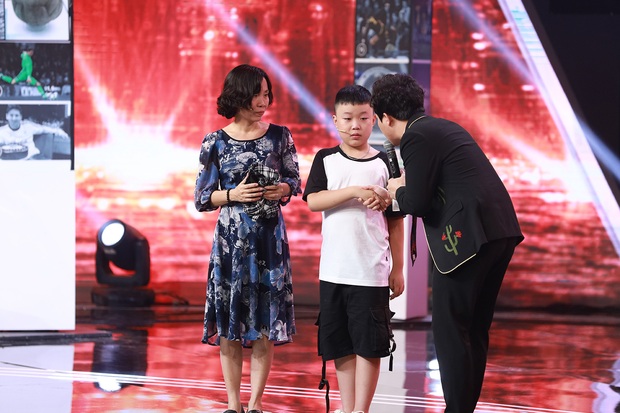 Siêu trí tuệ: Netizen chia làm 2 luồng ý kiến khi thấy cậu bé lịch vạn niên 11 tuổi bật khóc vì không chịu thi thêm - Ảnh 2.