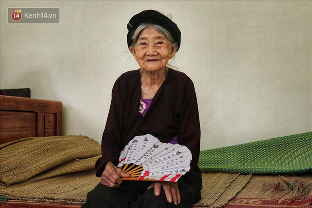 Về xã “trường thọ” Hà Nam để nghe những câu chuyện tình của các cụ 100 tuổi, hằng ngày vẫn đi bộ cả cây số - Ảnh 2. Về xã “trường thọ” Hà Nam để nghe những câu chuyện tình của các cụ 100 tuổi, hằng ngày vẫn đi bộ cả cây số - Ảnh 2.
