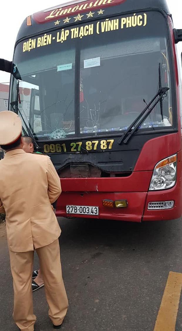 Nhìn lại những vụ TNGT kinh hoàng năm 2019: Nữ lao công chết thảm trên đường Láng Hạ, 15 người thương vong trên đường viếng nghĩa trang - Ảnh 11. Nhìn lại những vụ TNGT kinh hoàng năm 2019: Nữ lao công chết thảm trên đường Láng Hạ, 15 người thương vong trên đường viếng nghĩa trang - Ảnh 11.