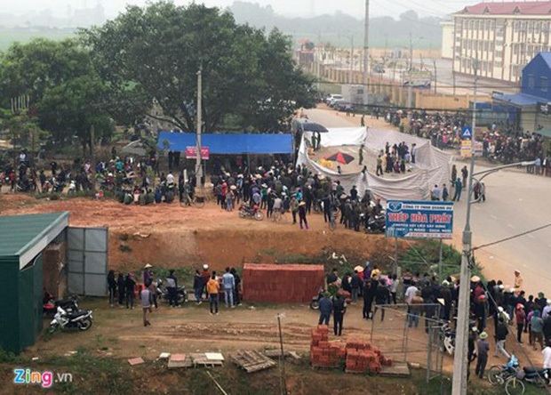 Nhìn lại những vụ TNGT kinh hoàng năm 2019: Nữ lao công chết thảm trên đường Láng Hạ, 15 người thương vong trên đường viếng nghĩa trang - Ảnh 13. Nhìn lại những vụ TNGT kinh hoàng năm 2019: Nữ lao công chết thảm trên đường Láng Hạ, 15 người thương vong trên đường viếng nghĩa trang - Ảnh 13.