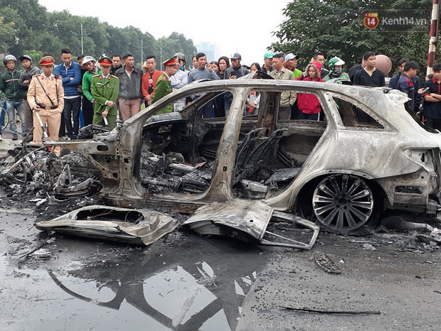 Nhìn lại những vụ TNGT kinh hoàng năm 2019: Nữ lao công chết thảm trên đường Láng Hạ, 15 người thương vong trên đường viếng nghĩa trang - Ảnh 37. Nhìn lại những vụ TNGT kinh hoàng năm 2019: Nữ lao công chết thảm trên đường Láng Hạ, 15 người thương vong trên đường viếng nghĩa trang - Ảnh 37.