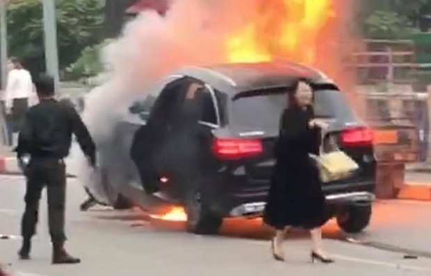 Nhìn lại những vụ TNGT kinh hoàng năm 2019: Nữ lao công chết thảm trên đường Láng Hạ, 15 người thương vong trên đường viếng nghĩa trang - Ảnh 39. Nhìn lại những vụ TNGT kinh hoàng năm 2019: Nữ lao công chết thảm trên đường Láng Hạ, 15 người thương vong trên đường viếng nghĩa trang - Ảnh 39.