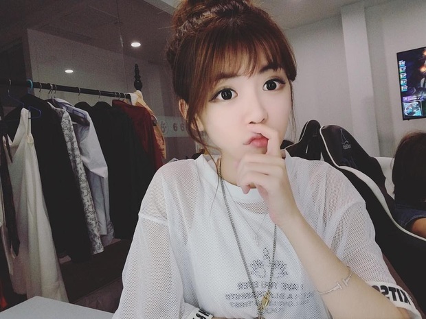 Ná thở trước nét quyến rũ chết người của nữ caster đa tài - Chu Thục Di - Ảnh 8. Ná thở trước nét quyến rũ chết người của nữ caster đa tài - Chu Thục Di - Ảnh 8.