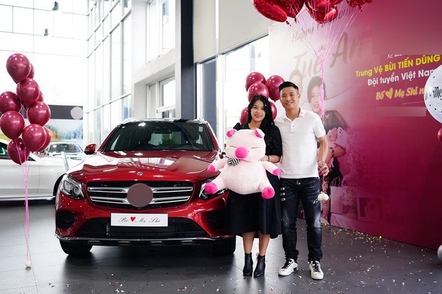 Thành tích sắm sửa  của hội giỏi kiếm tiền năm 2019: Châu Bùi tậu nhà to, Tùng Sơn - Trang Lou mua thêm ô tô 5 tỷ - Ảnh 3.