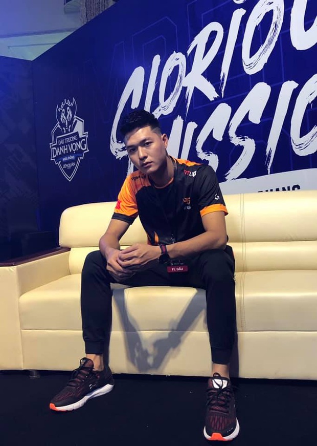 Ngắm trai đẹp mùa Giáng sinh: Nếu bóng đá có Đoàn Văn Hậu thì Liên quân Mobile cũng có Gấu hot-boy điển trai không kém! - Ảnh 7. Ngắm trai đẹp mùa Giáng sinh: Nếu bóng đá có Đoàn Văn Hậu thì Liên quân Mobile cũng có Gấu hot-boy điển trai không kém! - Ảnh 7.