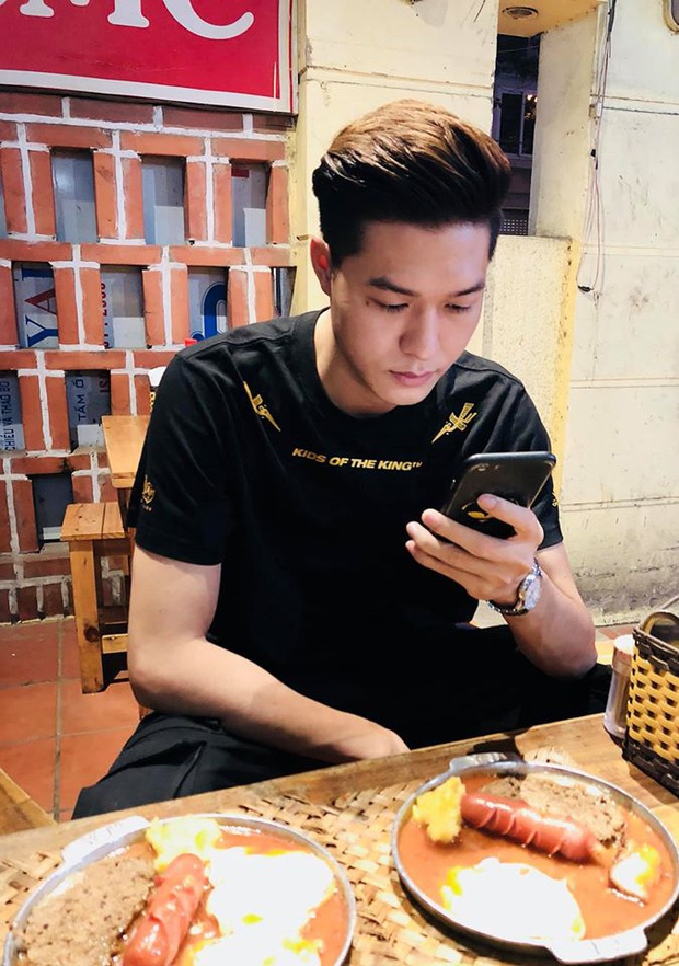 Ngắm trai đẹp mùa Giáng sinh: Nếu bóng đá có Đoàn Văn Hậu thì Liên quân Mobile cũng có Gấu hot-boy điển trai không kém! - Ảnh 6. Ngắm trai đẹp mùa Giáng sinh: Nếu bóng đá có Đoàn Văn Hậu thì Liên quân Mobile cũng có Gấu hot-boy điển trai không kém! - Ảnh 6.