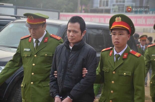Xét xử thảm án nữ sinh giao gà: Bùi Thị Kim Thu run lẩy bẩy đứng trước vành móng ngựa, liên tục kêu oan - Ảnh 11.