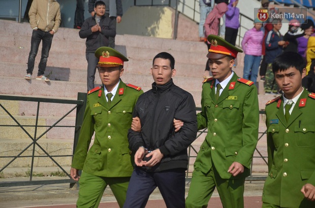 Xét xử thảm án nữ sinh giao gà: Bùi Thị Kim Thu run lẩy bẩy đứng trước vành móng ngựa, liên tục kêu oan - Ảnh 26.