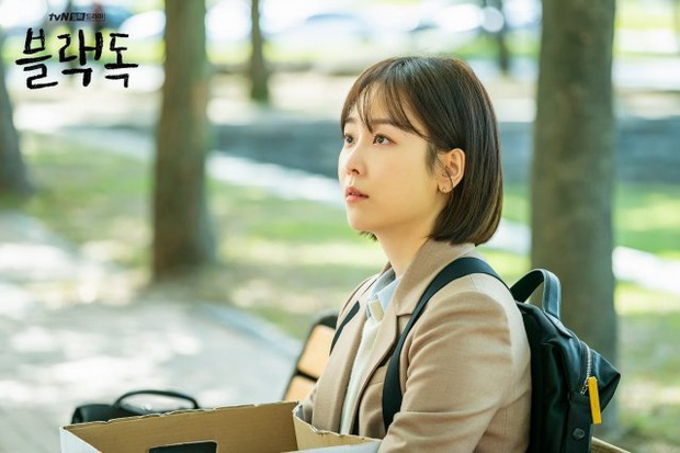 Hắc Cẩu của Seo Hyun Jin: Không cần drama vẫn khiến khán giả “stress” vì bóc phốt nền giáo dục Hàn quá chân thật - Ảnh 8.