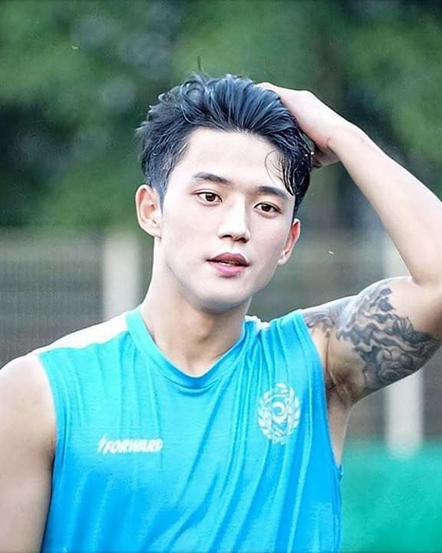 Fan nữ chú ý: Cầu thủ đẹp trai nhất Hàn Quốc sẽ tham dự giải U23 châu Á, nhìn qua hết hồn cứ tưởng là thầy Ngạn trong Mắt biếc - Ảnh 9.