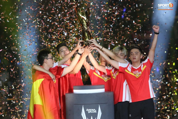 10 khoảnh khắc ấn tượng nhất Esports Việt Nam 2019: Lần đầu tiên vô địch thế giới - Ảnh 3.