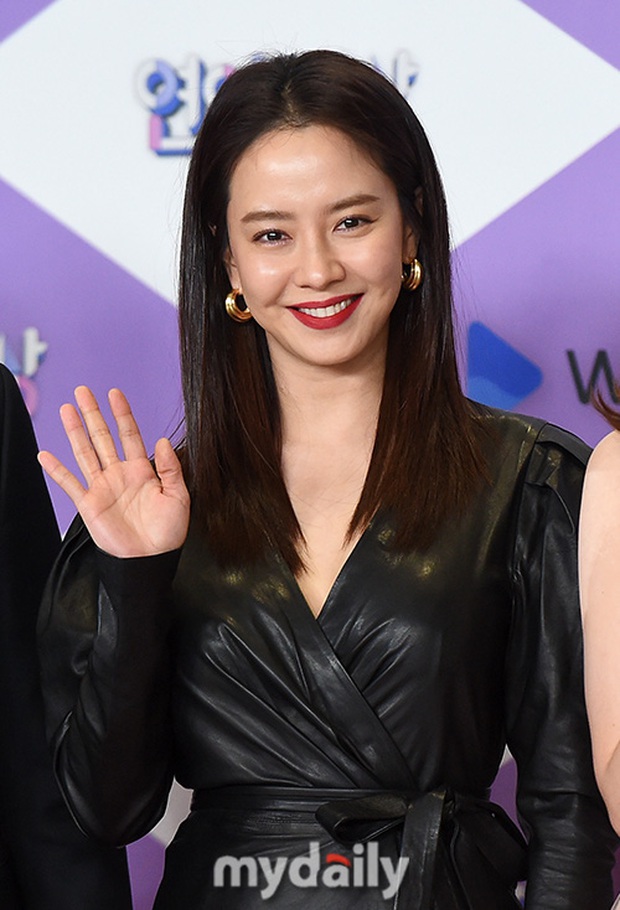 Thảm đỏ SBS Entertainment Awards 2019: Song Ji Hyo sexy khó cưỡng nhưng vẫn bị Somin lấn át, dàn tài tử bảnh bao đụng độ - Ảnh 2.