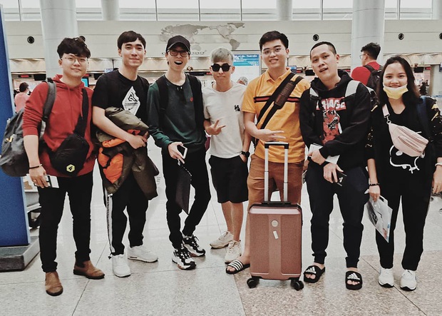 Thầy Giáo Ba, ViruSs cùng phái đoàn Việt Nam lên đường dự All-Stars 2019: giáo sư, nhạc sĩ, thần rừng đủ cả! - Ảnh 1.