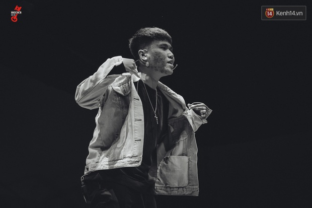 Đến BGK cũng không thoát được các thí sinh Beck’Stage Battle Rap: Phúc Du nịnh khéo Binz, Richchoi mượn Blacka còi xương để châm biếm đối thủ - Ảnh 3. Đến BGK cũng không thoát được các thí sinh Beck’Stage Battle Rap: Phúc Du nịnh khéo Binz, Richchoi mượn Blacka còi xương để châm biếm đối thủ - Ảnh 3.