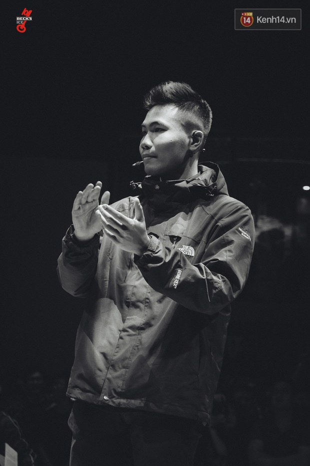 Đến BGK cũng không thoát được các thí sinh Beck’Stage Battle Rap: Phúc Du nịnh khéo Binz, Richchoi mượn Blacka còi xương để châm biếm đối thủ - Ảnh 1. Đến BGK cũng không thoát được các thí sinh Beck’Stage Battle Rap: Phúc Du nịnh khéo Binz, Richchoi mượn Blacka còi xương để châm biếm đối thủ - Ảnh 1.