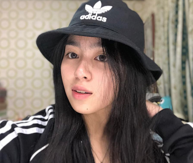 Ảnh đời thường của tiểu thư nhà siêu giàu châu Á: Mặt mộc cực phẩm, đúng kiểu bên ngoài xinh đẹp bên trong nhiều tiền! - Ảnh 4. Ảnh đời thường của tiểu thư nhà siêu giàu châu Á: Mặt mộc cực phẩm, đúng kiểu bên ngoài xinh đẹp bên trong nhiều tiền! - Ảnh 4.