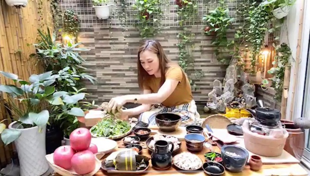 Sự tích Bà Mỹ Tâm Vlog: Nấu cả chén bún mất tận 1 tiếng 7 phút, nhưng tiếc chẳng có cháu nào ăn cùng - Ảnh 1.