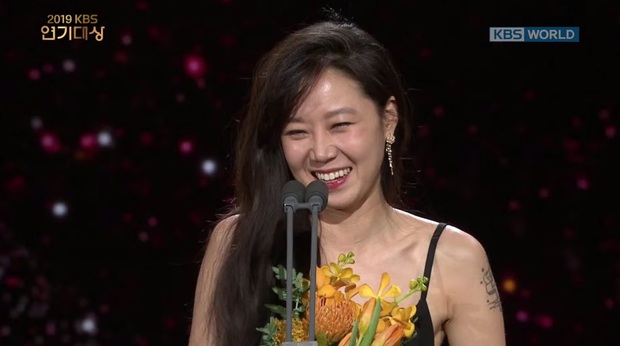 Chị đại Gong Hyo Jin mếu thấy thương khi ẵm toàn giải bự đêm trao giải KBS Drama Awards 2019, chịu nổi không? - Ảnh 2.