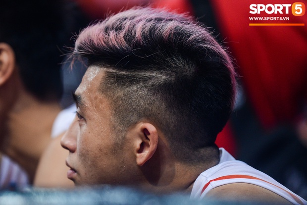 Bóng rổ SEA Games: Lê Hiếu Thành nổi bật với mái tóc hồng cá tính trong ngày đội tuyển bóng rổ Việt Nam huỷ diệt tuyển Myanmar - Ảnh 6.