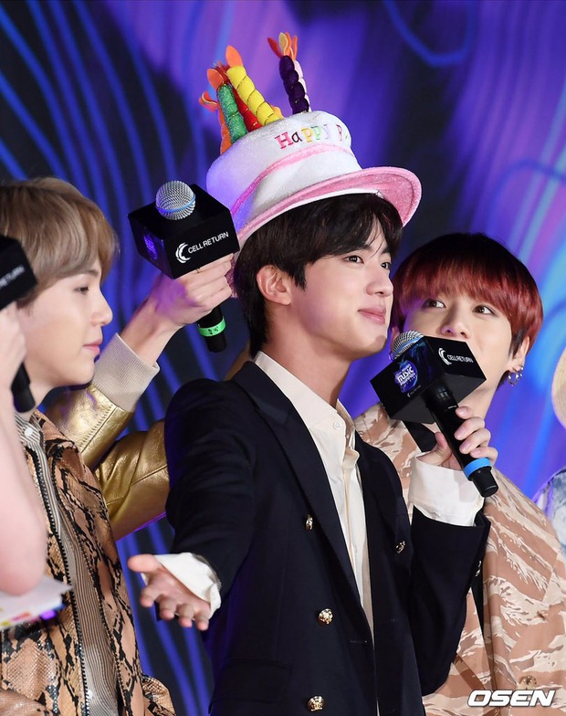 Màn thả thính khiến 38.000 khán giả phì cười tại MAMA 2019: Anh cả Jin (BTS) đáp lại như thế nào khi được thả tim? - Ảnh 4.